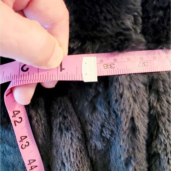 COPY - BEAUTIFUL FOREST GREEN FAUX FUR JACKET BY TRINA TURK - Picture 10 of 12